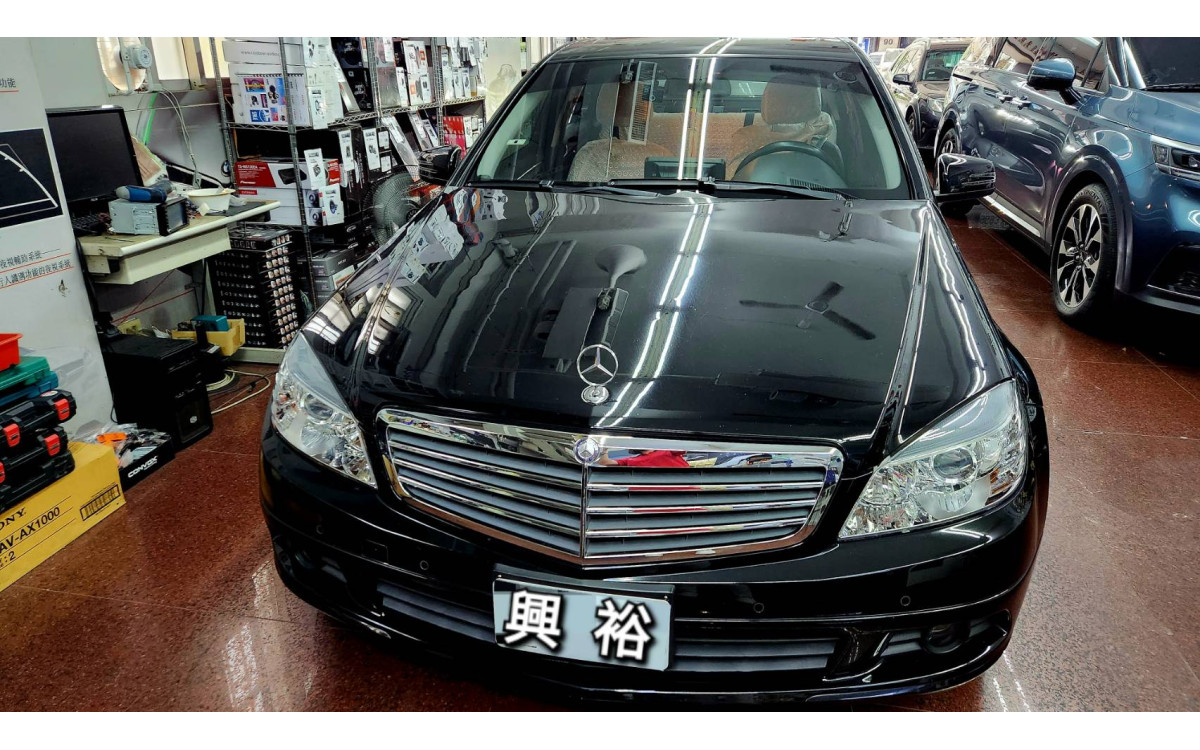 【興裕汽車音響】【BENZ 賓士】C200 安裝10.25吋螢幕多媒體安卓主機｜配有ZLike +藍芽+導航王+支援音樂播放+雙聲控｜8核8+128G｜IPS全觸控電容屏螢幕｜