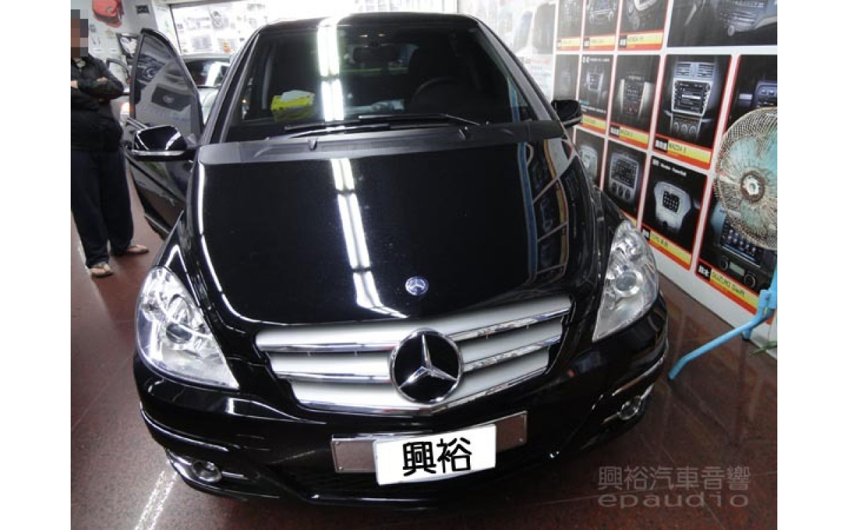 【BENZ B180】 安裝 專款螢幕主機 | 數位 | 倒車 | 行車記錄器