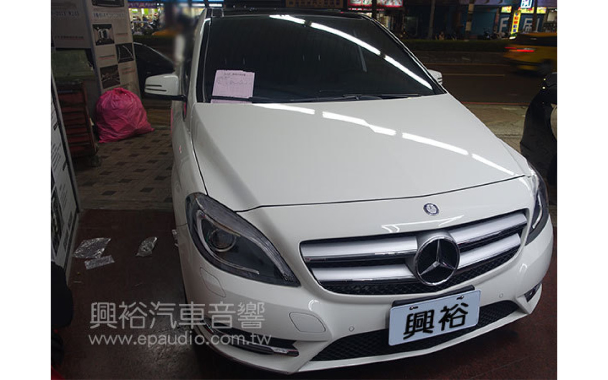 【BENZ B200】安裝 行車記錄器