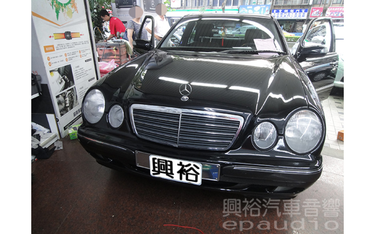 【BENZ W210】E240 安裝 伸縮螢幕主機 | 導航  | 倒車 | 手機鏡像