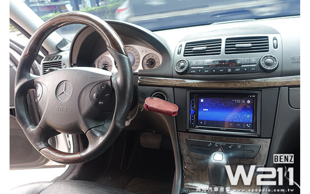 【BENZ W211】 安裝 Pioneer AVH-A215B螢幕主機