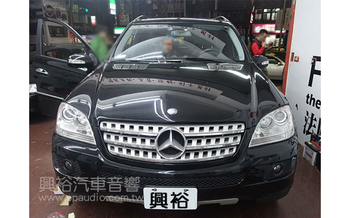 【BENZ 賓士】ML350 安裝行車記錄器 | 手機鏡像 | 倒車鏡頭