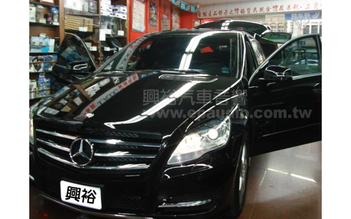 【BENZ 賓士】R350 改後視螢幕 | 數位 | 倒車