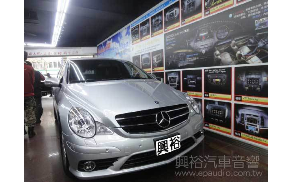 【BENZ 賓士】R350 安裝固定式螢幕