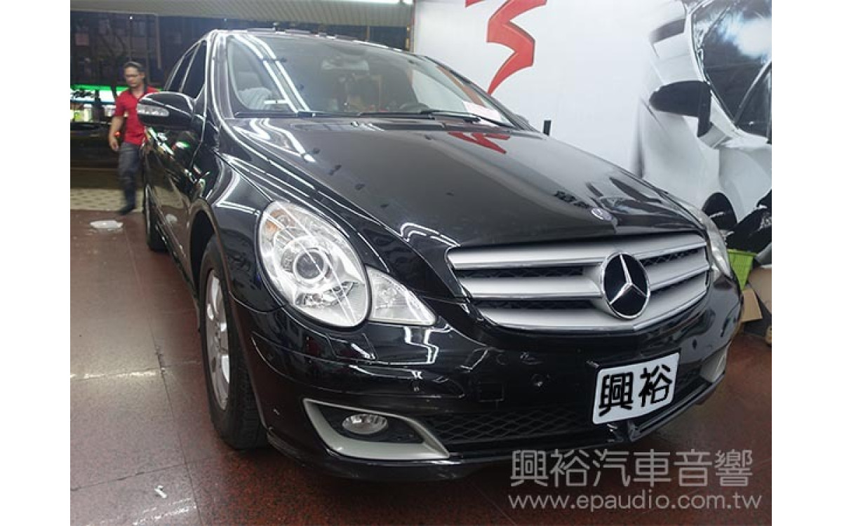 【BENZ 賓士】R350 改螢幕主機 | 行車記錄器 | 盲點鏡頭