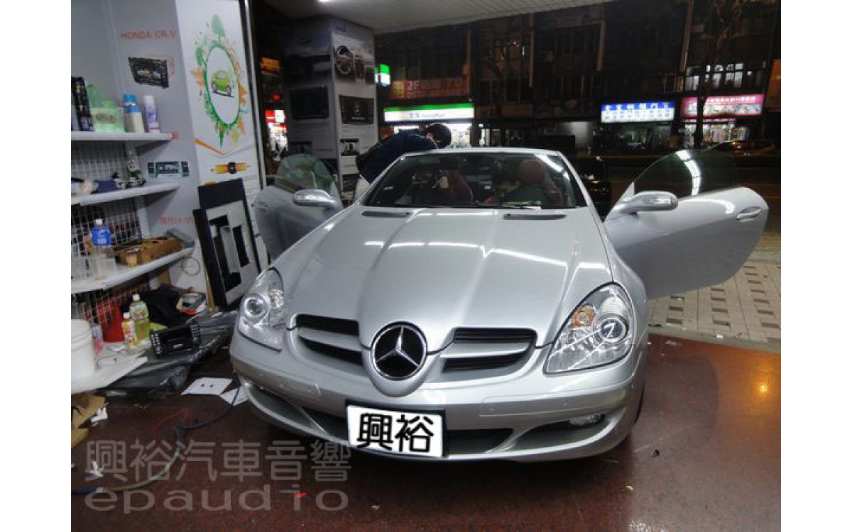 【BENZ 賓士】SLK200 安裝 專款螢幕主機 | 行車記錄器 | 倒車鏡頭