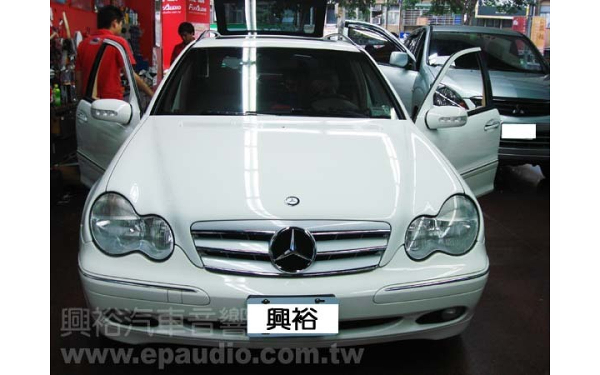 【BENZ W203】C240 安裝 螢幕主機 | 重低音 | 擴大機