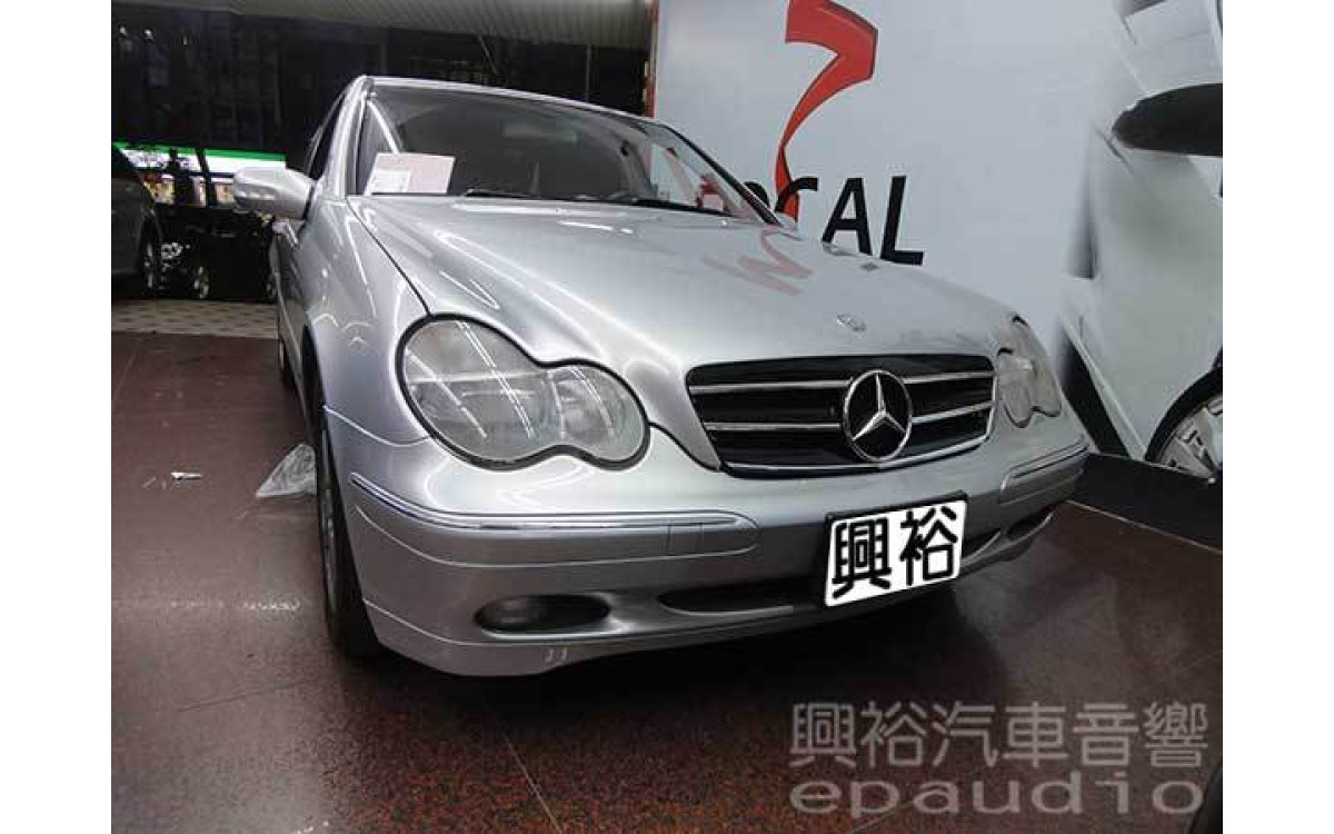 【BENZ W203】C240 安裝 專款螢幕主機 | 數位電視