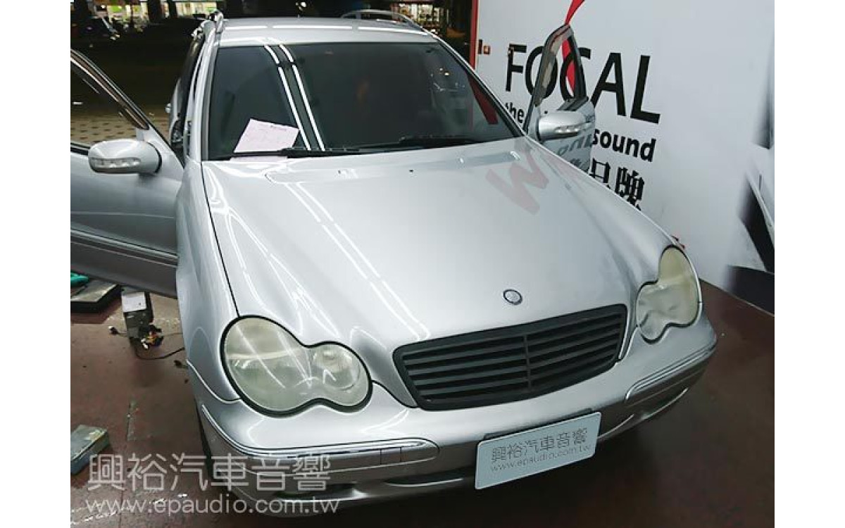 【BENZ W203】C320 安裝 音響主機 | 擴大機