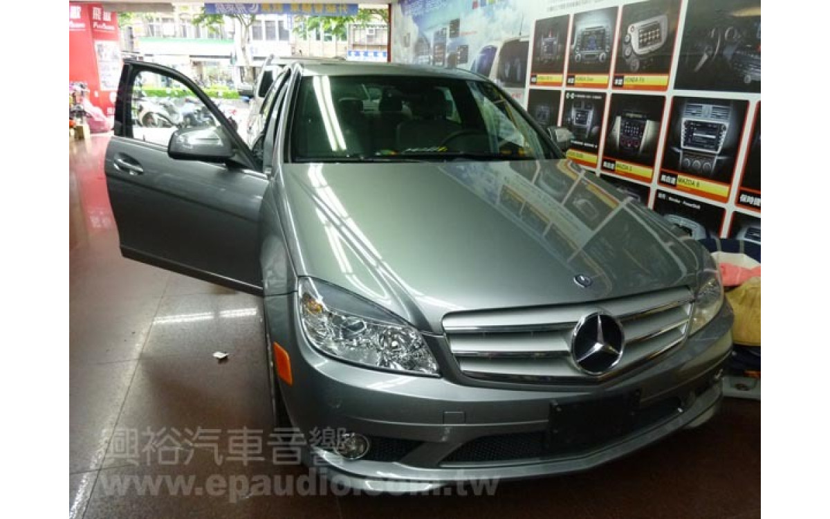 【BENZ W204】C300 安裝 專用螢幕主機 | 數位 | 倒車