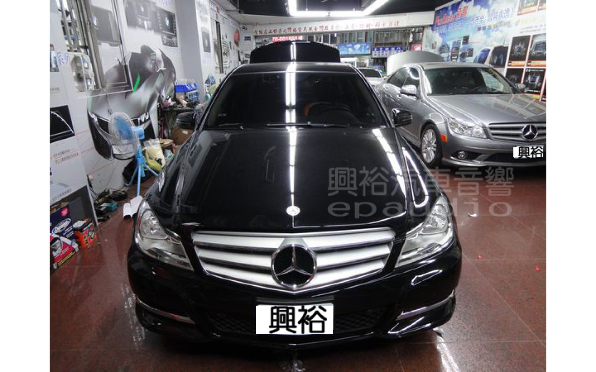 【BENZ W204】C180 安裝 專款7吋主機 | 數位 | 倒車