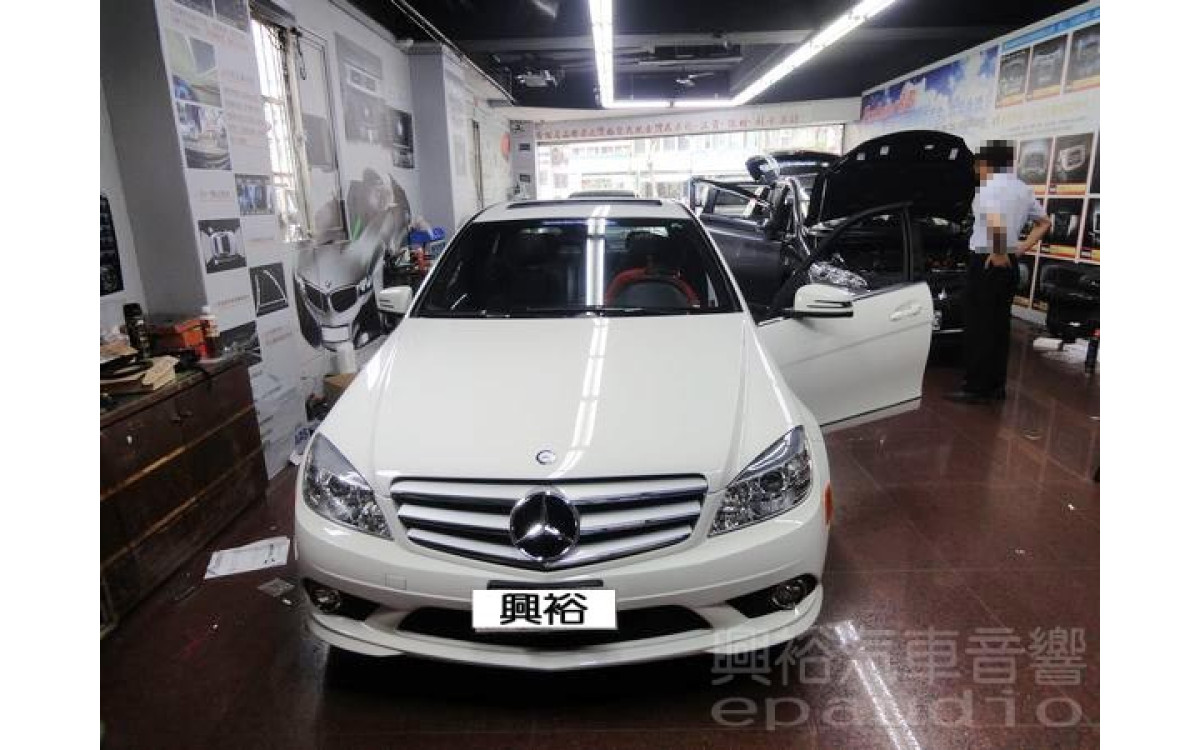【BENZ W204】C300 安裝 專用螢幕主機 | 倒車