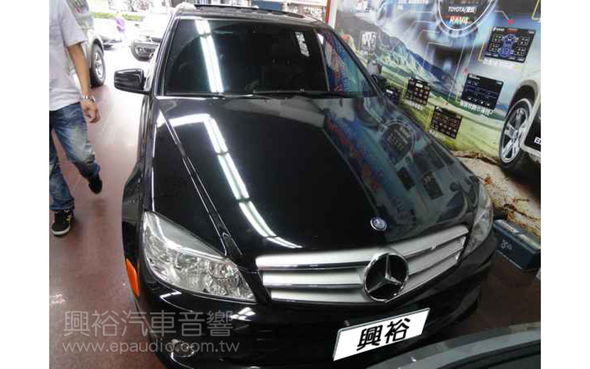 【BENZ W204】C300 安裝 專用螢幕主機 | 數位 | 倒車