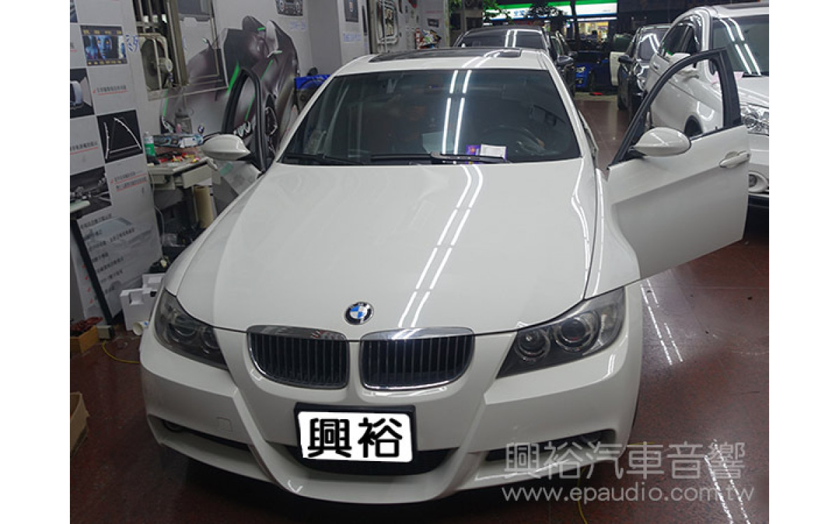 【BMW E90】330i  安裝 行車記錄器 | 數位 | 導航觸控 | 手機鏡像介面 | 專用把手型倒車