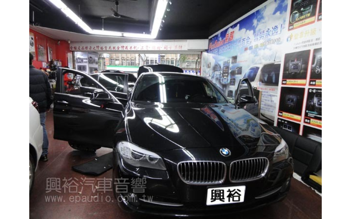 【BMW 5系列 F10】520d 安裝 四分割行車紀錄器