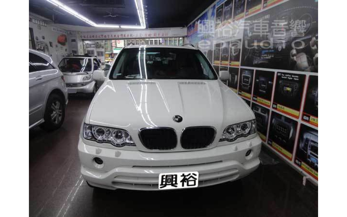 【BMW X5】 安裝 專款7吋螢幕主機 | 倒車