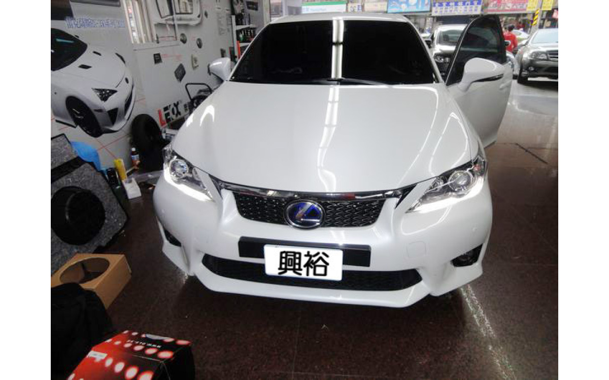 【LEXUS 淩志】CT200h 安裝 升級影音系統 | 薄型重低音 | 倒車鏡頭