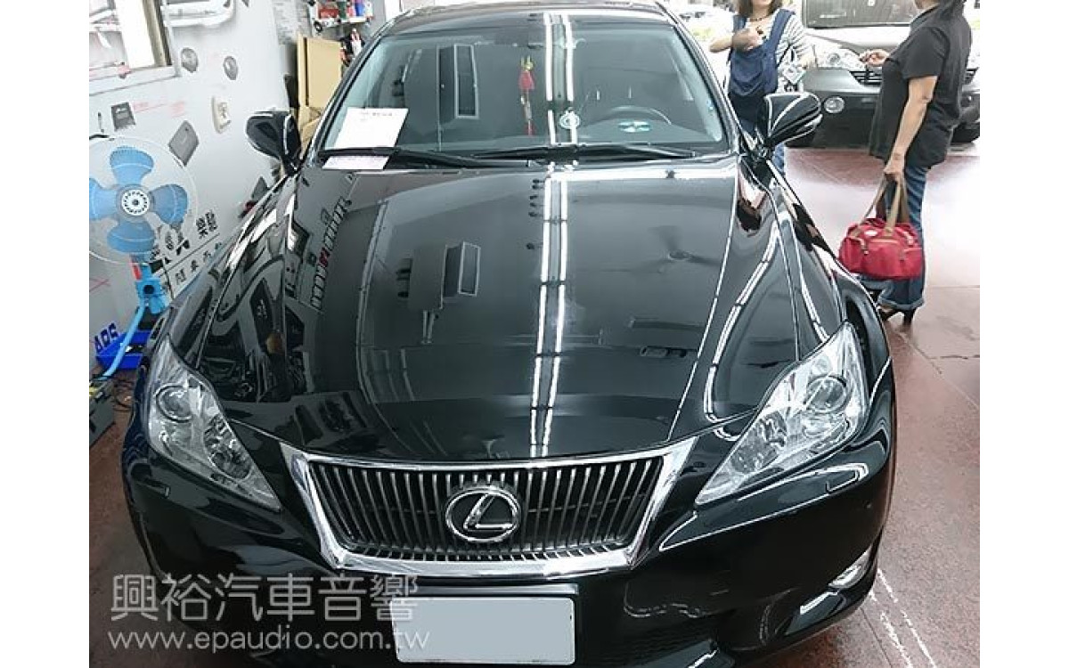 【LEXUS 淩志】IS250 安裝專款螢幕主機 | 數位電視 | 播放器 | 分割行車記錄器 | 測速器