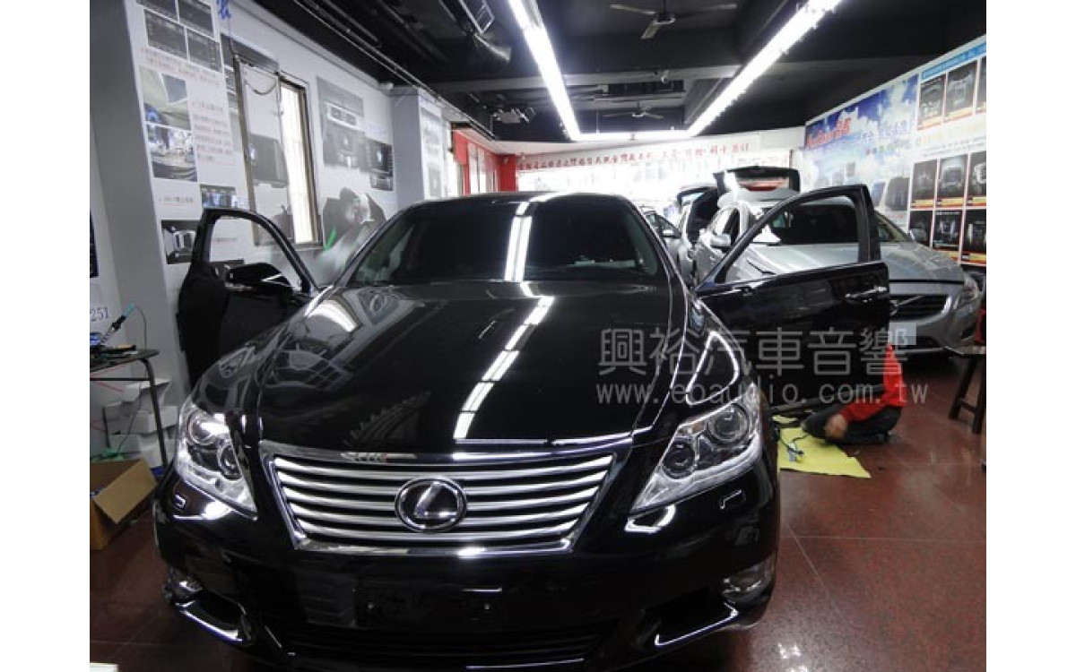 【LEXUS 淩志】LS460 四分割行車記錄器|固定小螢幕