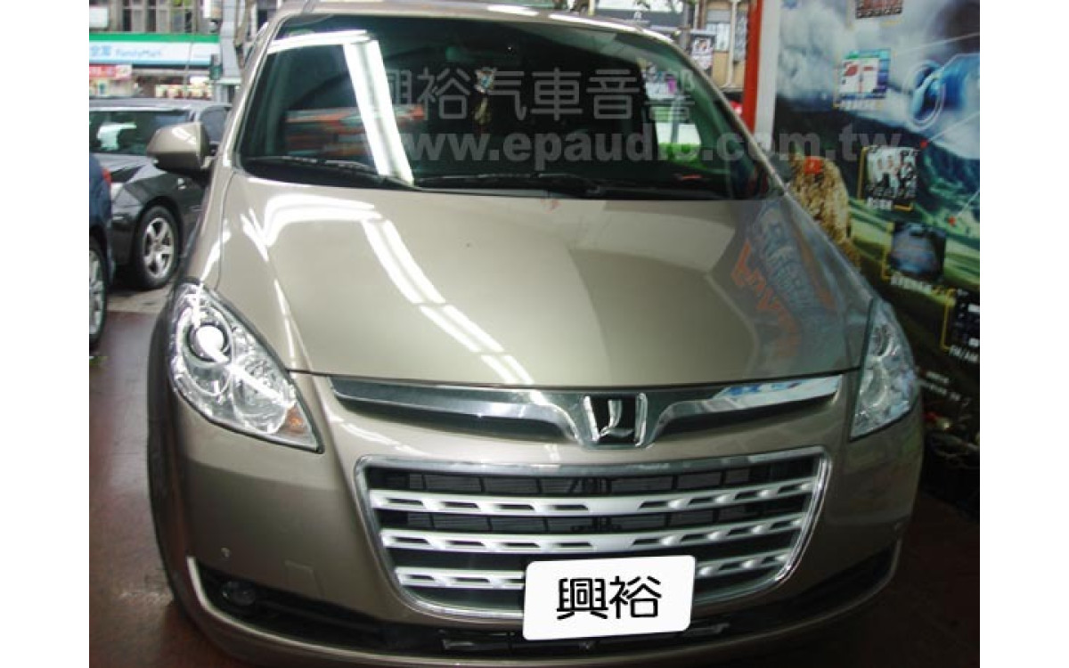 【LUXGEN 納智捷】M7 改分割行車記錄器 | 固定式螢幕