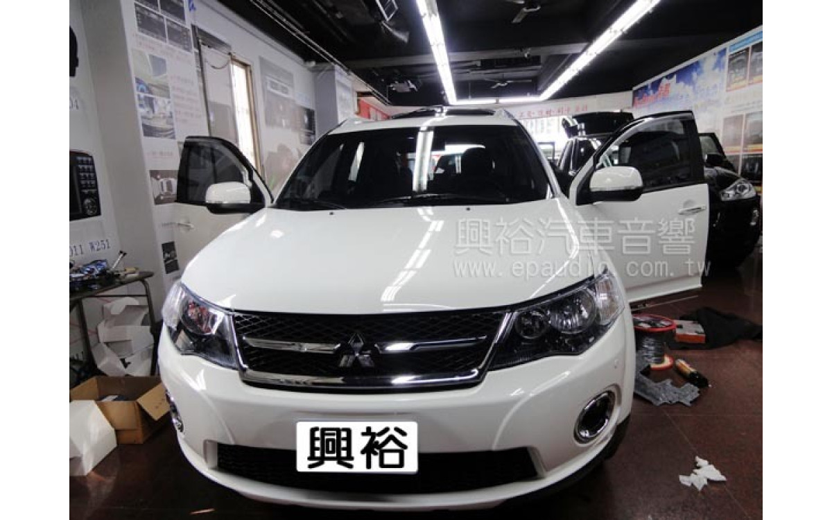 【MITSUBISHI 三菱】OUTLANDER 安裝 喇叭 | 擴大機 | 制震墊