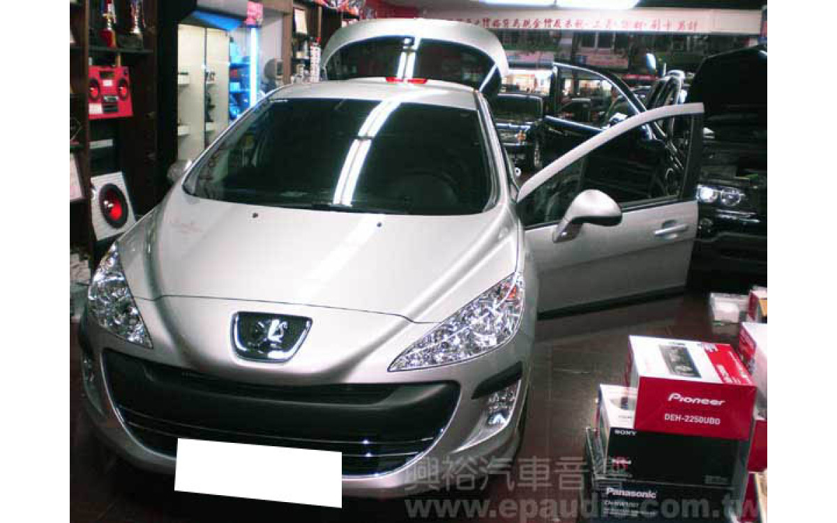 【PEUGEOT 寶獅】308 安裝伸縮螢幕主機