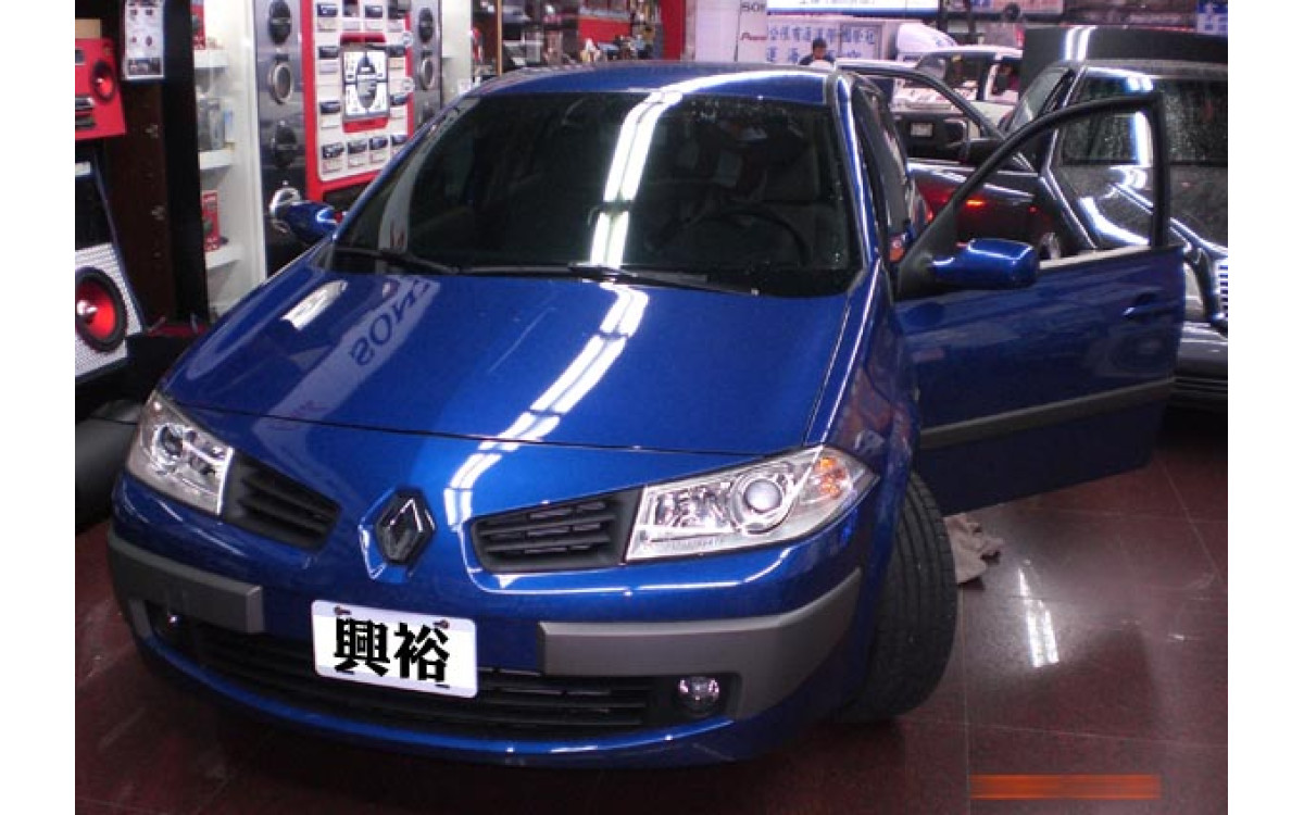 【RENAULT MEGANE】安裝 Pioneer AVH-4050DVD | 倒車後視鏡頭