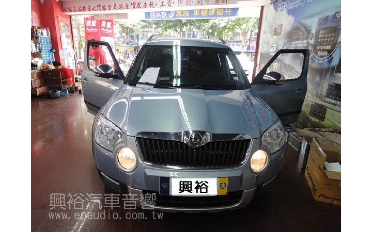 【SKODA Yeti】 安裝 分割行車記錄器