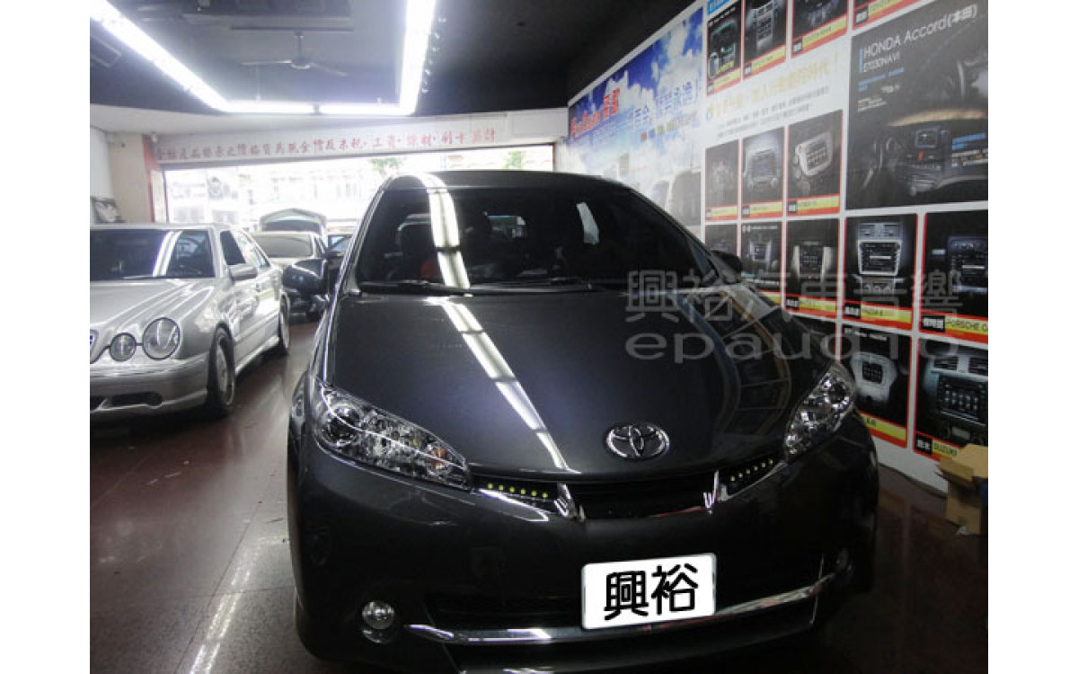 【TOYOTA 豐田】WISH 改螢幕主機 | 數位| 頭枕螢幕 | 4分割行車記錄器