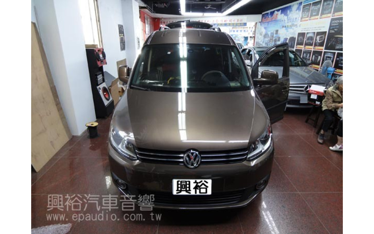【VW 福斯】CADDY 安裝螢幕主機|喇叭|擴大機|制震墊|倒車鏡頭