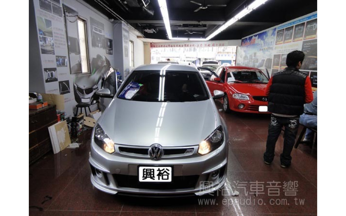 【VW 福斯】GOLF 安裝螢幕主機|中置喇叭
