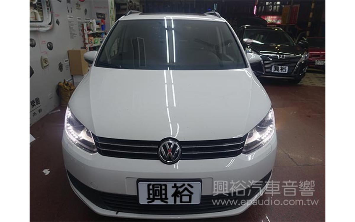 【VW 福斯】Touran 改倒車雷達