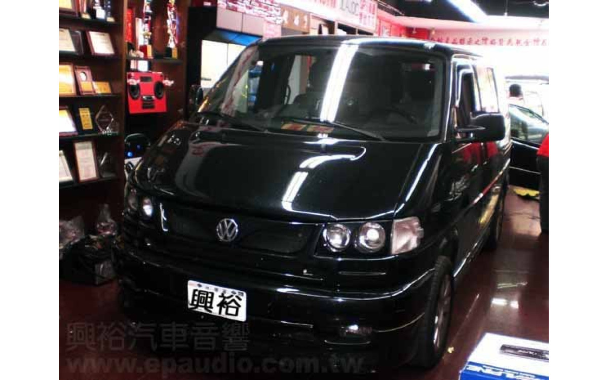 【VW 福斯】T4 安裝 伸縮螢幕主機 | 木工 | 頭枕螢幕 | 吸頂螢幕 | 喇叭 
